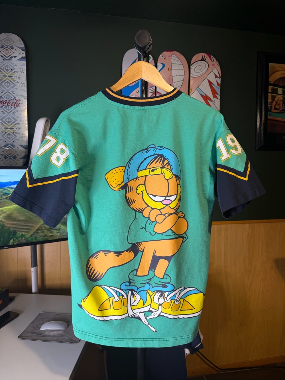Garfield jersey men’s shirt size small